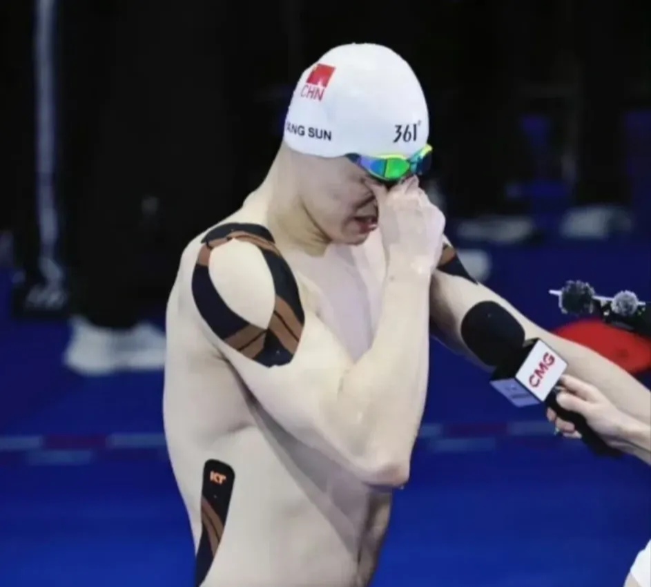 游泳明星选手受伤退赛，引发热议