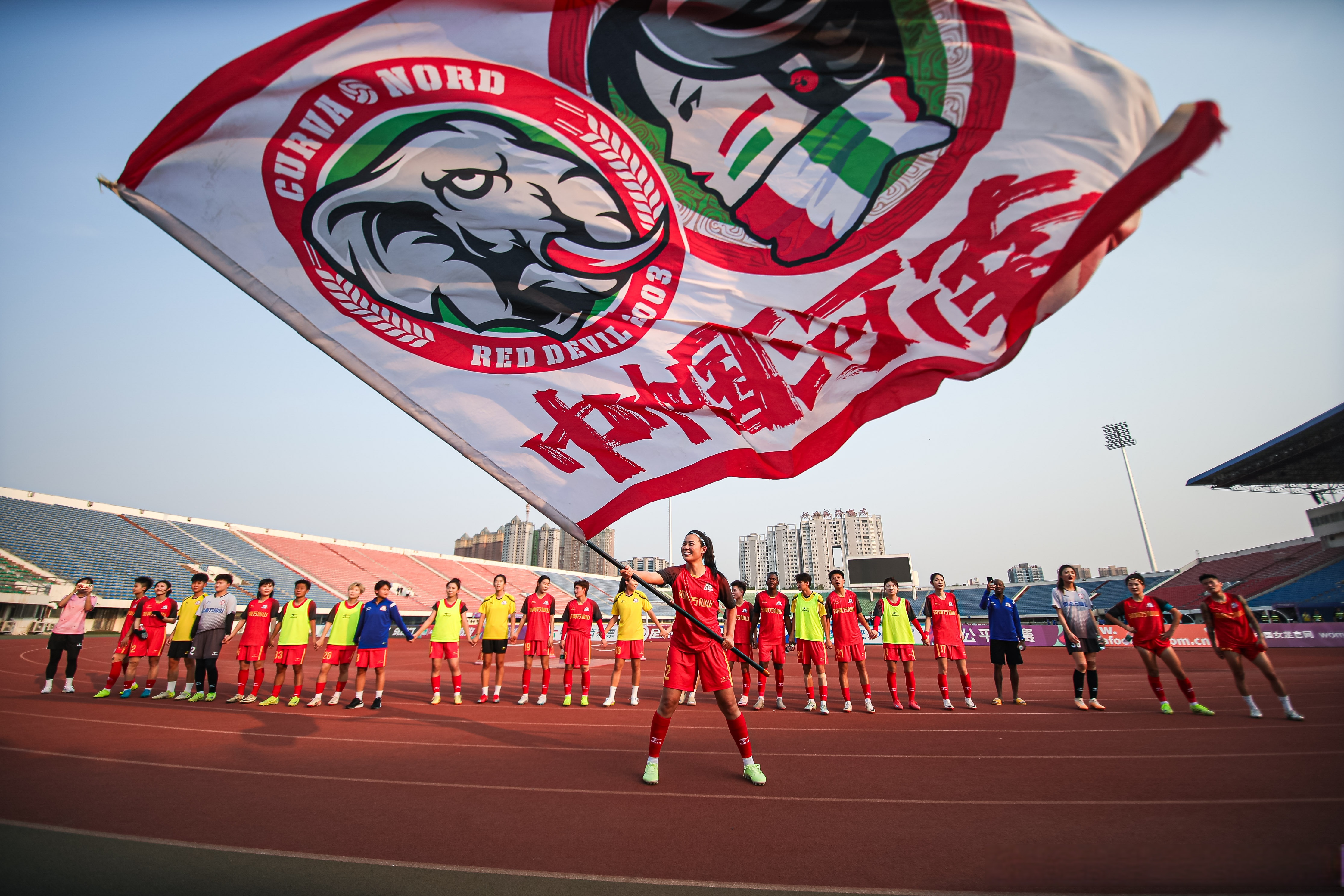 惊天逆转！足球战队挺进四强