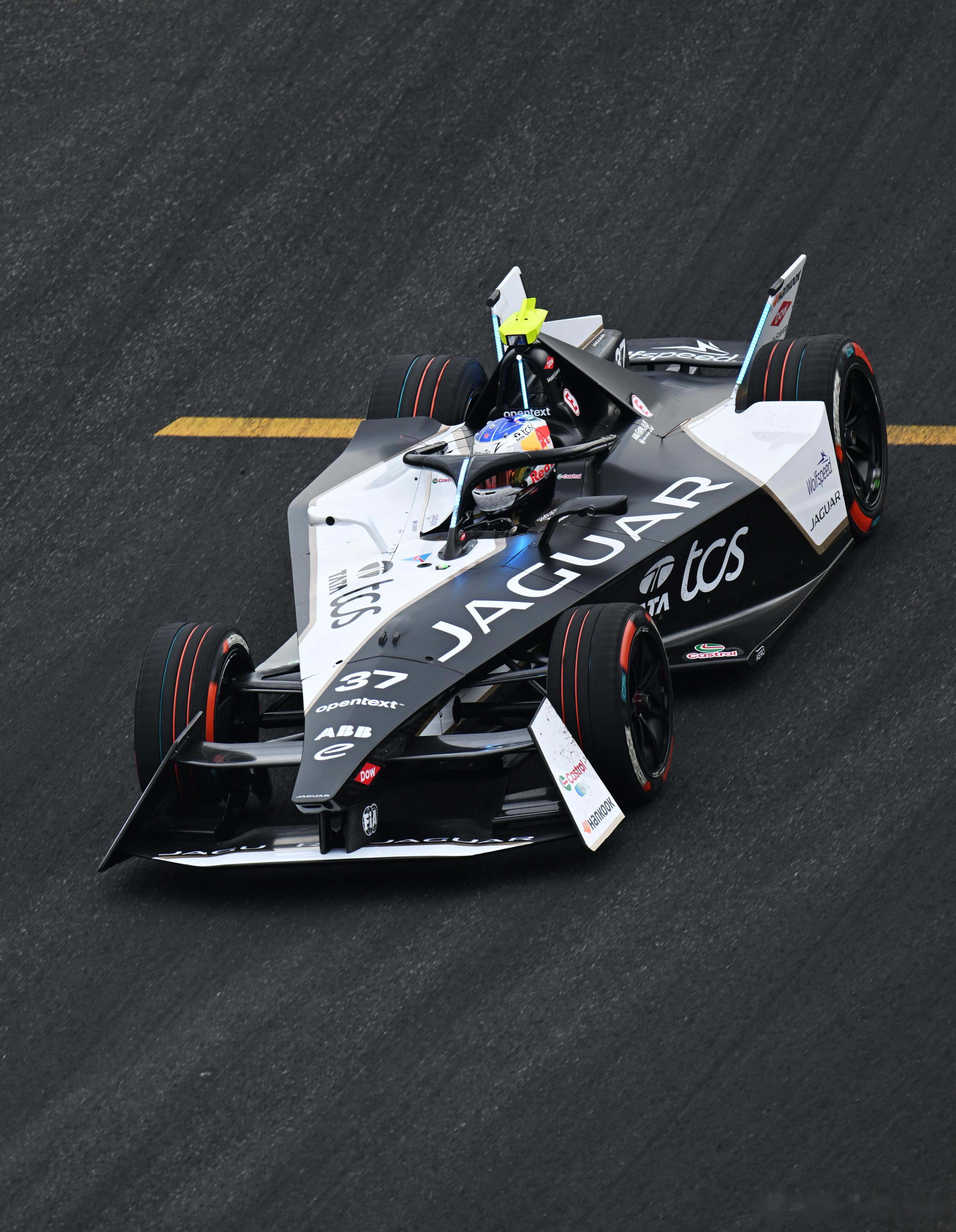 赛车球员突破自我,表现堪称完美 赛车球员突破自我,表现堪称完美