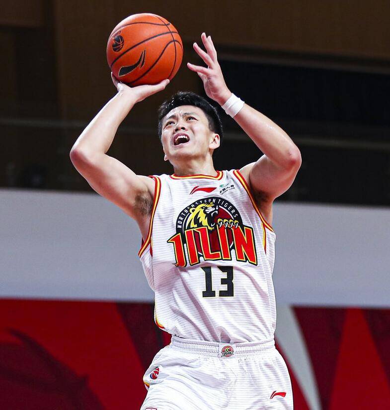 关于连胜势头难挡！高尔夫豪取十连胜的信息