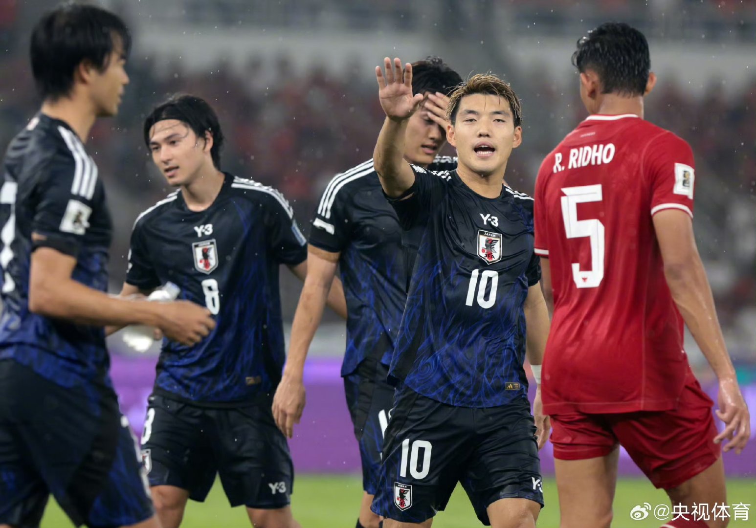 日本队横扫印尼队，李梓嘉点燃赛场