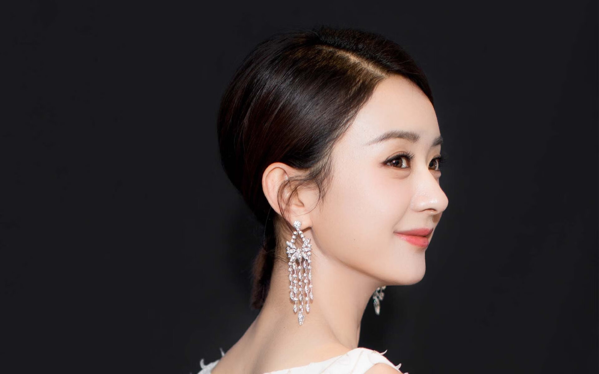 双线征服，当里昂的秩序碾压智利的混乱，法比尼奥用精准定义欧冠之夜