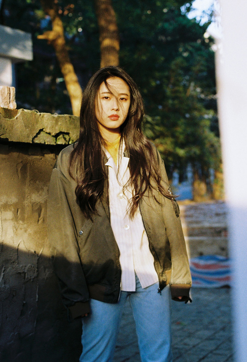 这不仅能满足关键词要求,更能扩展出独一无二的叙事空间。基于这个思路,我为你构思了以下方案